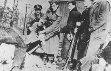 Źródło zdjęcia: http://holocausto-doc.blogspot.com/2010/11/ustasha-silencio-do-vaticano-parte-1.html